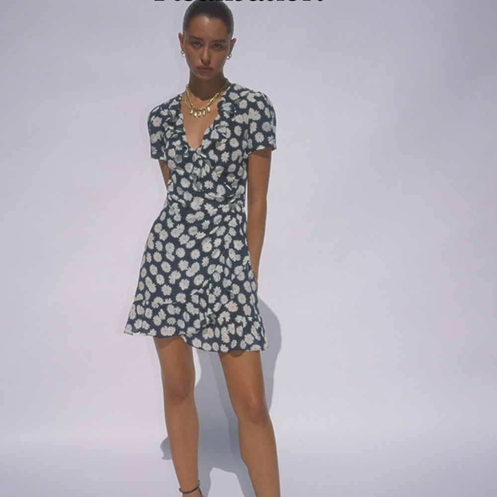 Réalisation Par “The Valentina in Daisy” Flower Print Wrap Dress